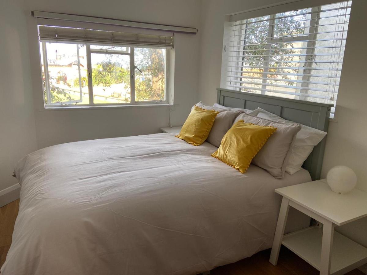 הוילה וורטינג Warwick House - Stunning House With Terrace And Sea Views, Sleeps 11 מראה חיצוני תמונה