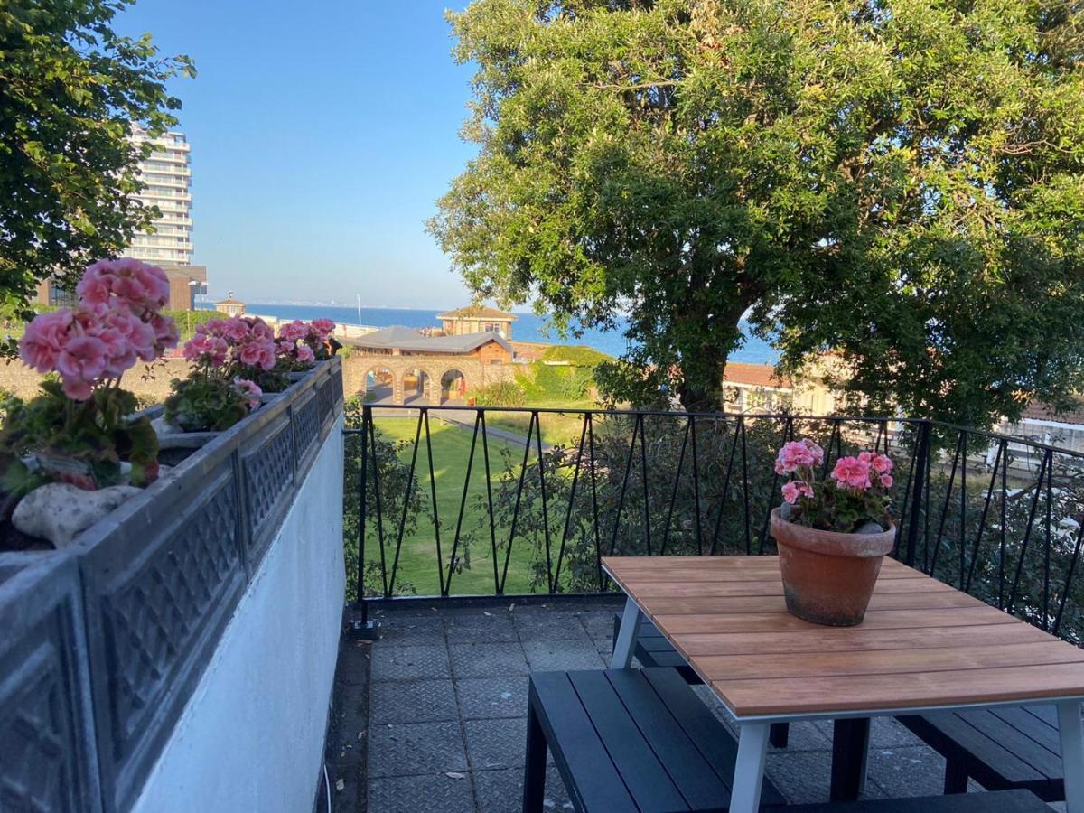 הוילה וורטינג Warwick House - Stunning House With Terrace And Sea Views, Sleeps 11 מראה חיצוני תמונה