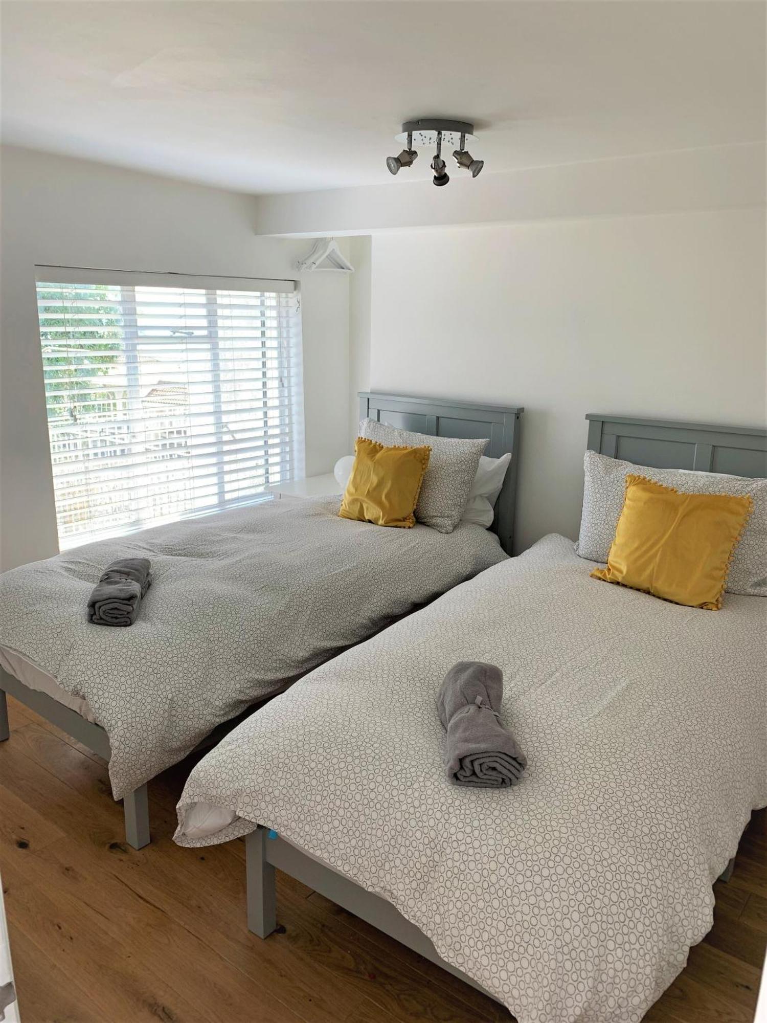 הוילה וורטינג Warwick House - Stunning House With Terrace And Sea Views, Sleeps 11 מראה חיצוני תמונה